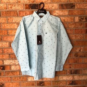 NWT men’s long sleeve button up Ariat shirt